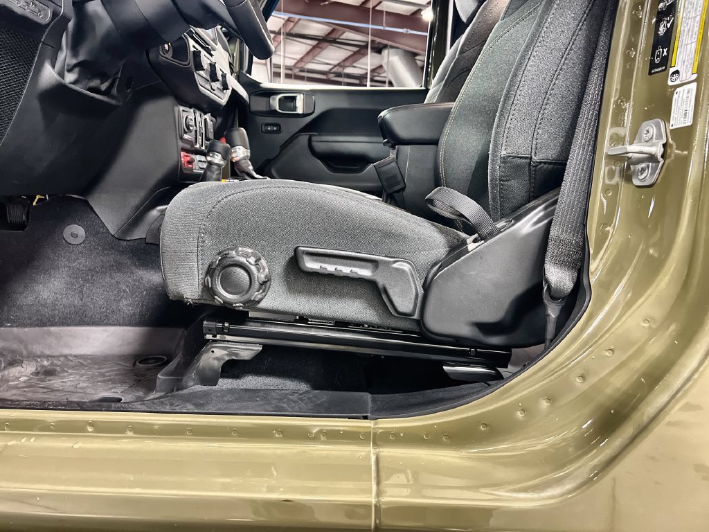 Used 2025 Jeep Wrangler Unlimited Sport AWD/4WD image 13
