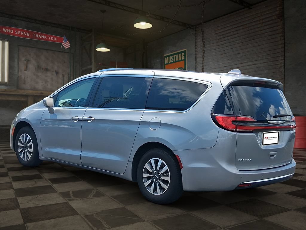 Used 2021 Chrysler Pacifica Touring-L FWD image 4