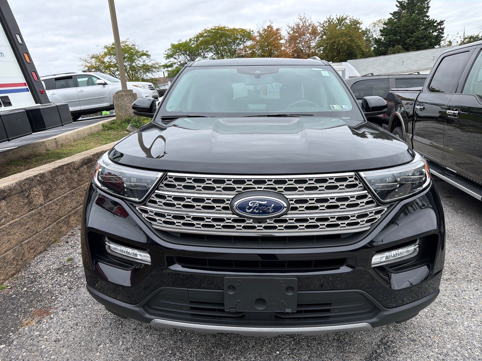 Certified 2023 Ford Explorer Limited w/ Limited Technology Package AWD/4WD image 2