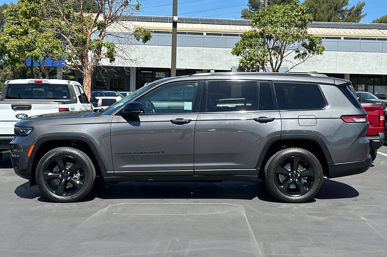 Used 2022 Jeep Grand Cherokee L Limited w/ Luxury Tech Group II AWD/4WD image 10
