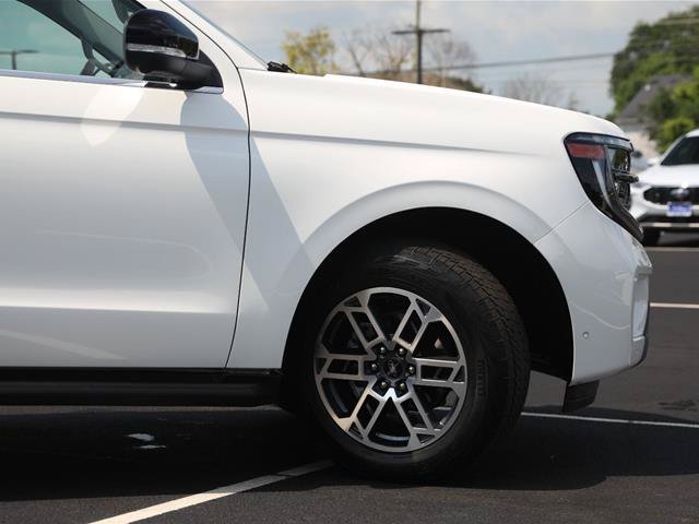 Certified 2025 Ford Expedition Active AWD/4WD image 5