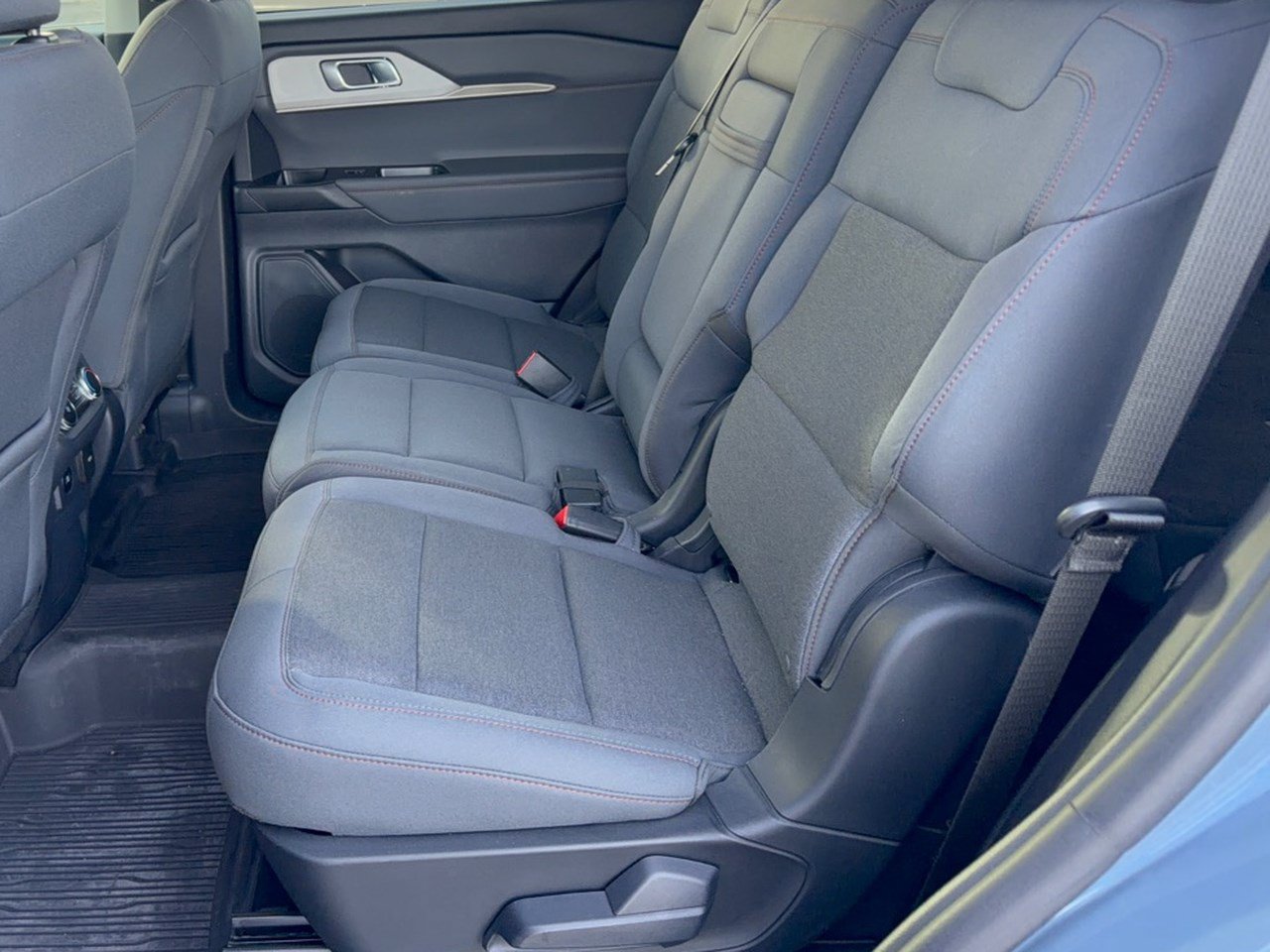 Certified 2025 Ford Explorer Active RWD image 25
