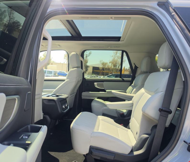 Certified 2025 Ford Expedition Platinum w/ Driver's Package AWD/4WD image 10
