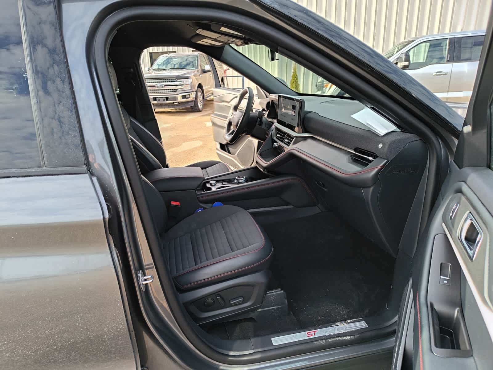 Certified 2025 Ford Explorer ST-Line AWD/4WD image 17