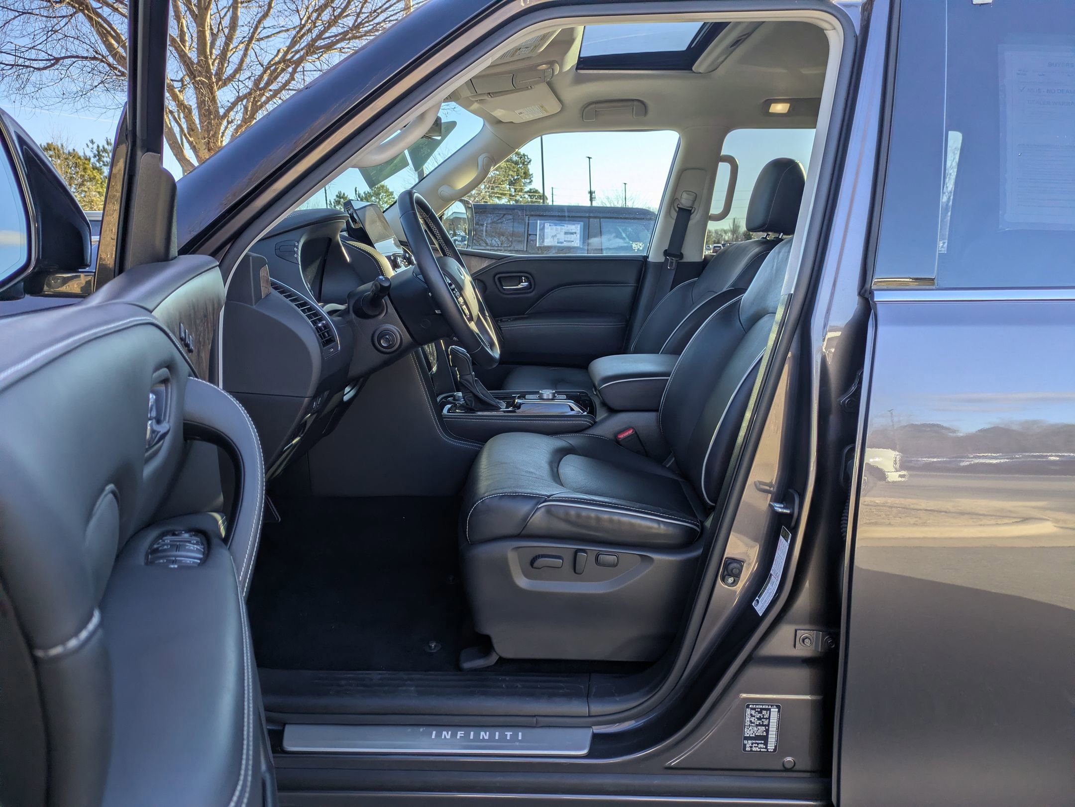 Used 2023 INFINITI QX80 Premium Select w/ Cargo Package image 12