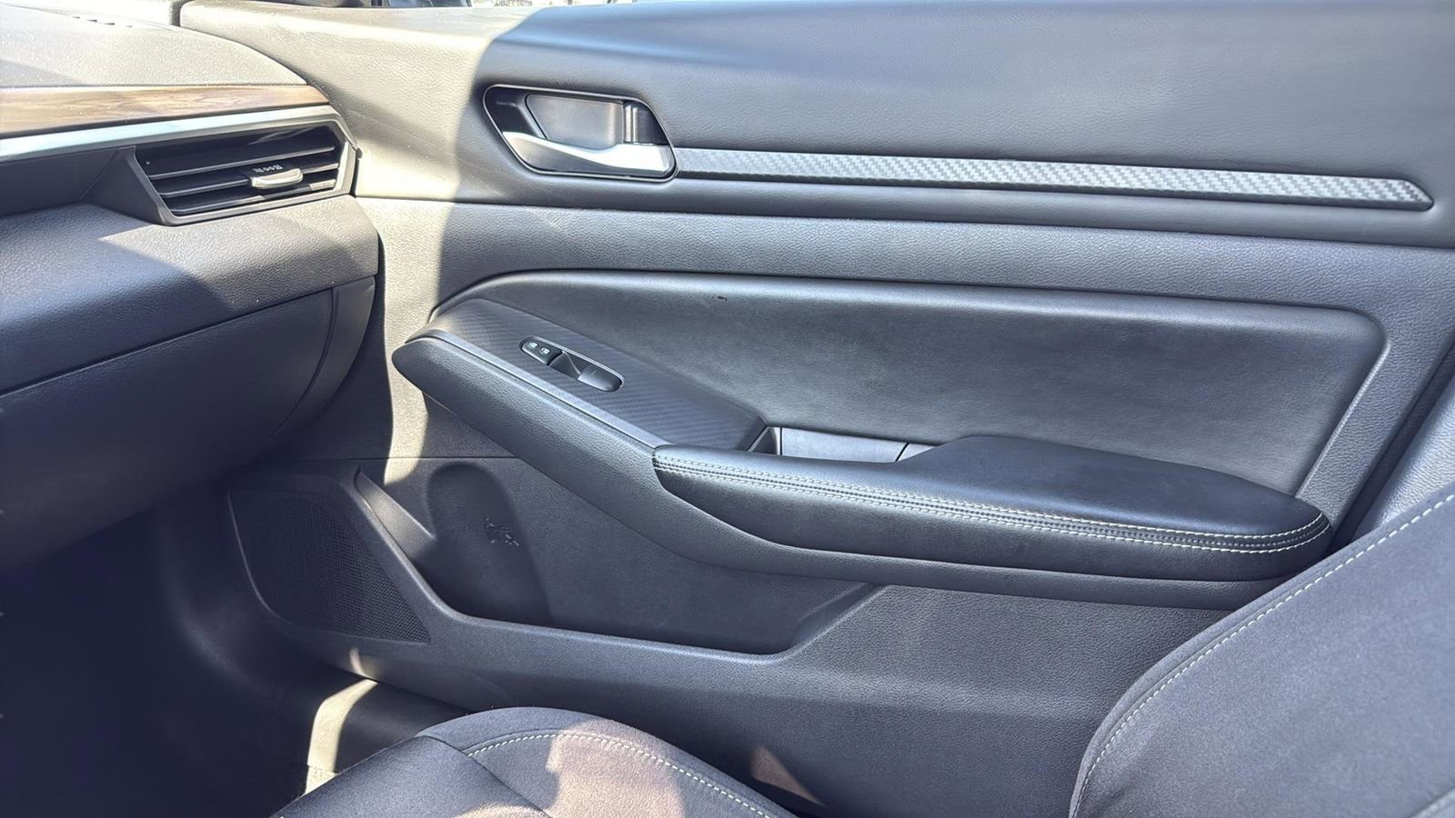 Used 2024 Nissan Altima 2.5 SV image 24