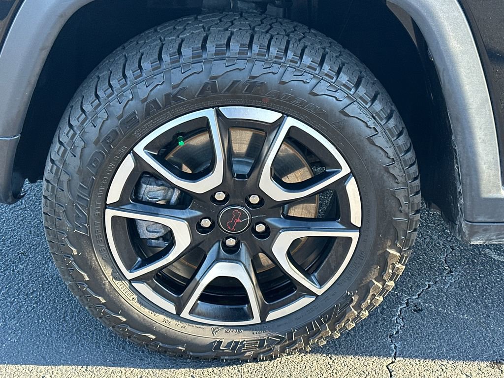 Used 2025 Jeep Compass Trailhawk w/ Trailhawk Elite Group image 11