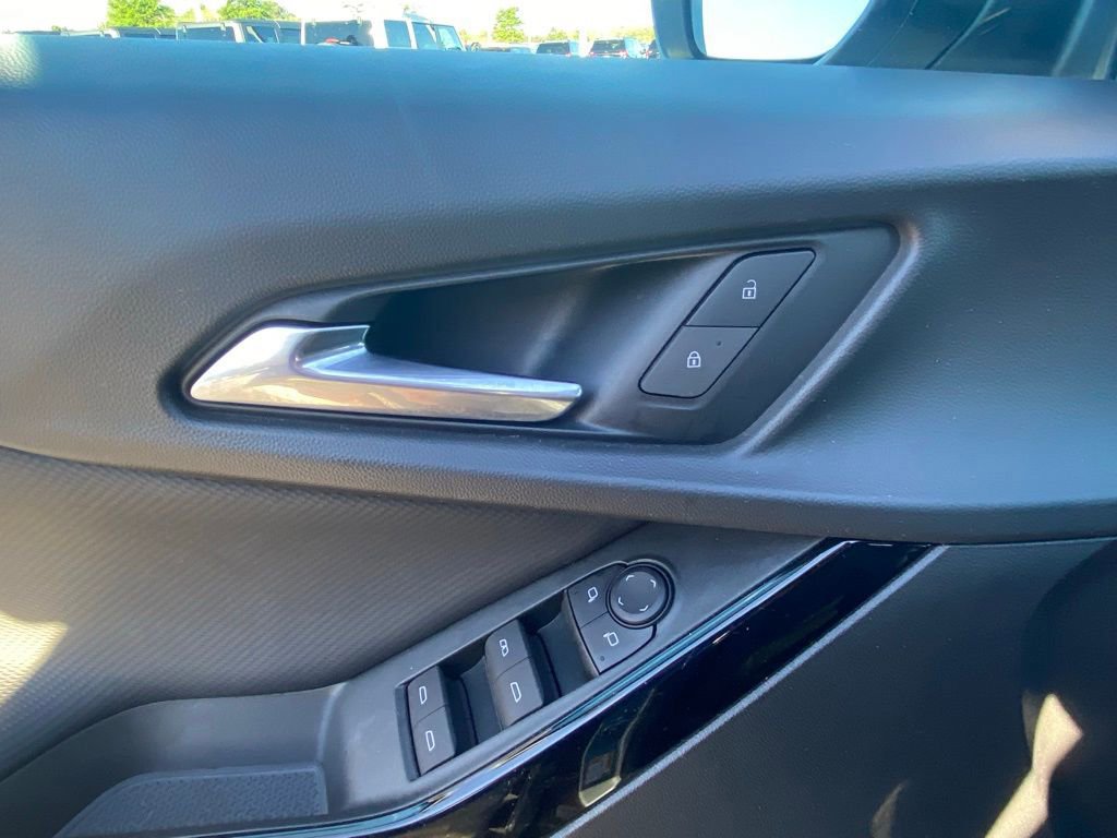 Used 2025 Chevrolet Equinox LT w/ Convenience Package II image 11