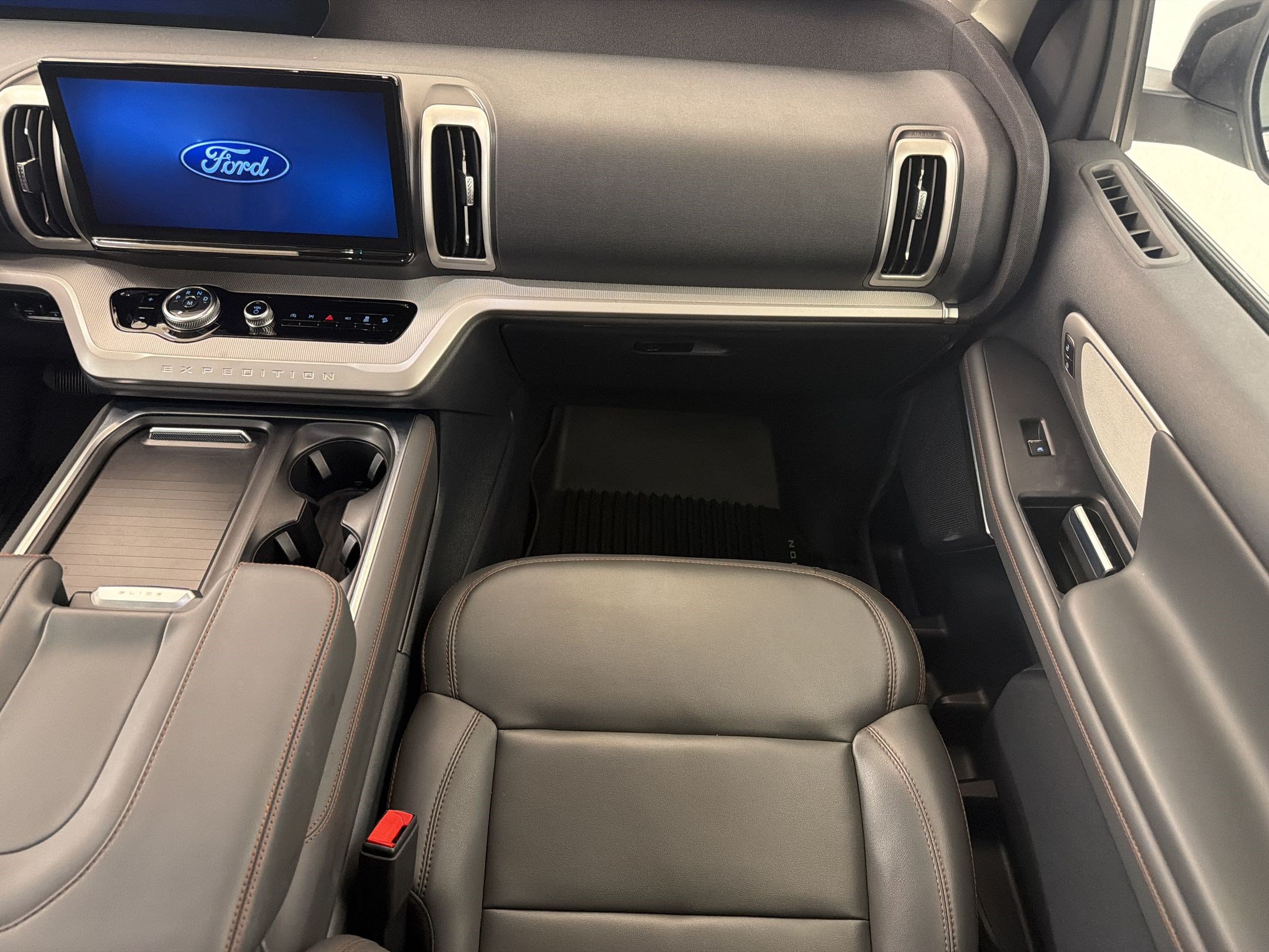 Certified 2025 Ford Expedition Active AWD/4WD image 29
