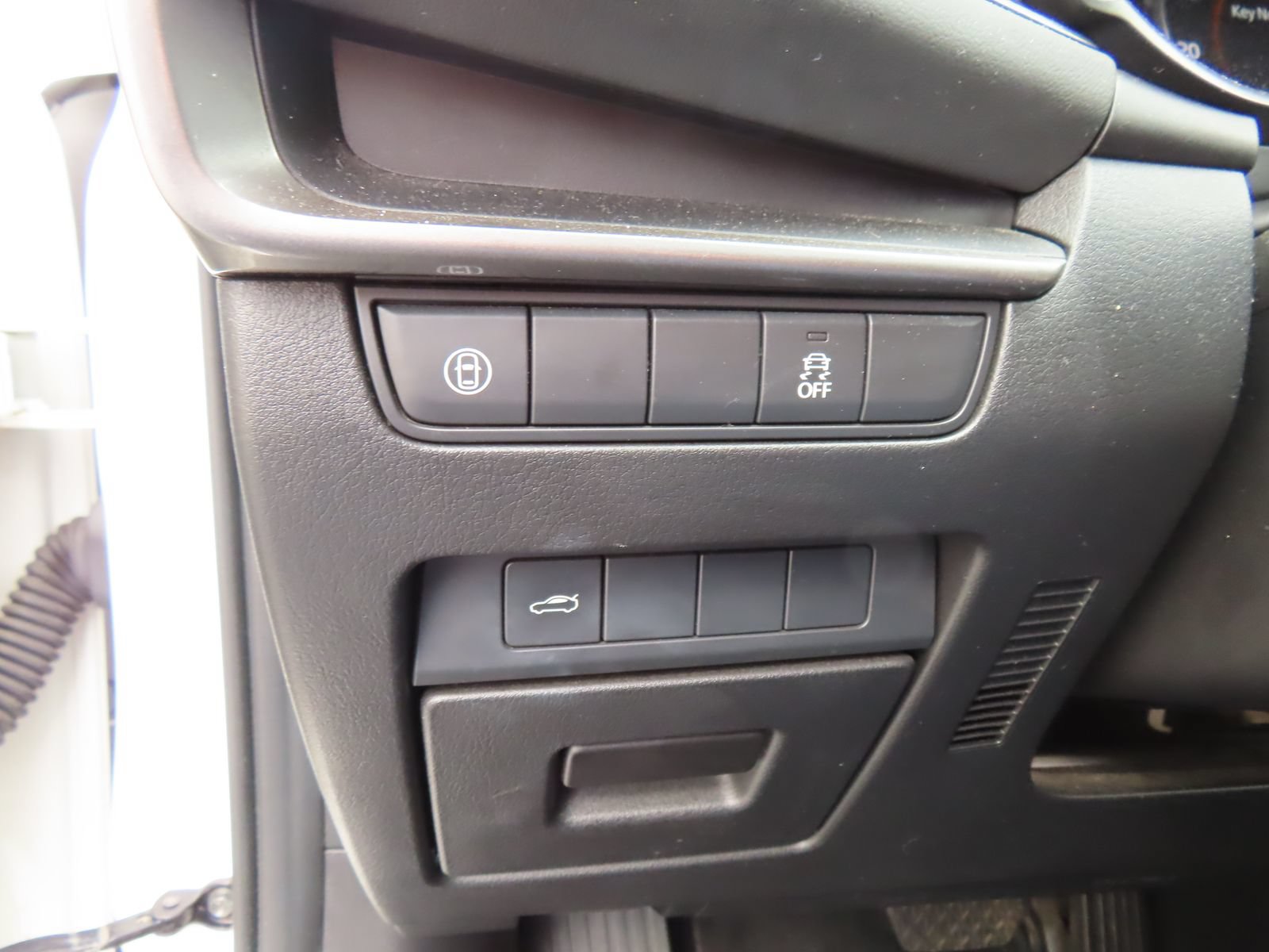 Used 2020 MAZDA MAZDA3 Sedan FWD image 25