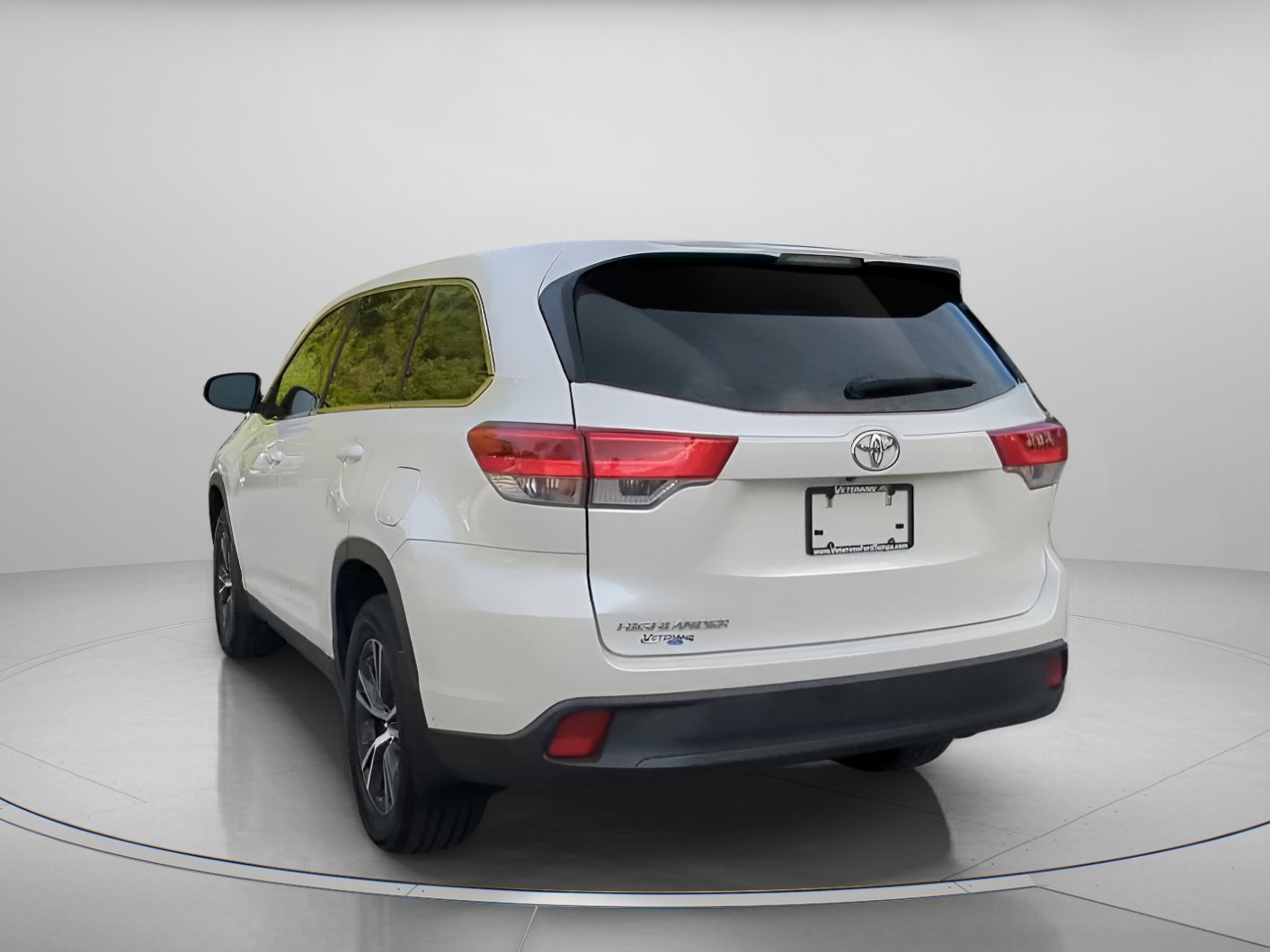 Used 2019 Toyota Highlander LE FWD image 22