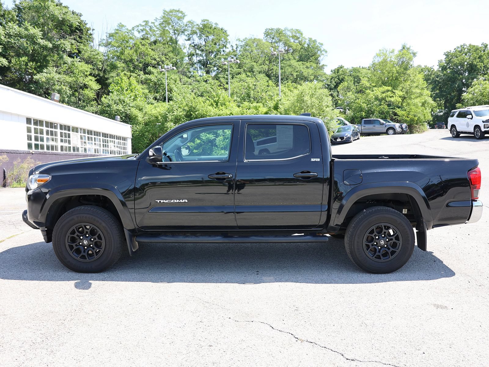 Used 2021 Toyota Tacoma SR5 AWD/4WD image 4