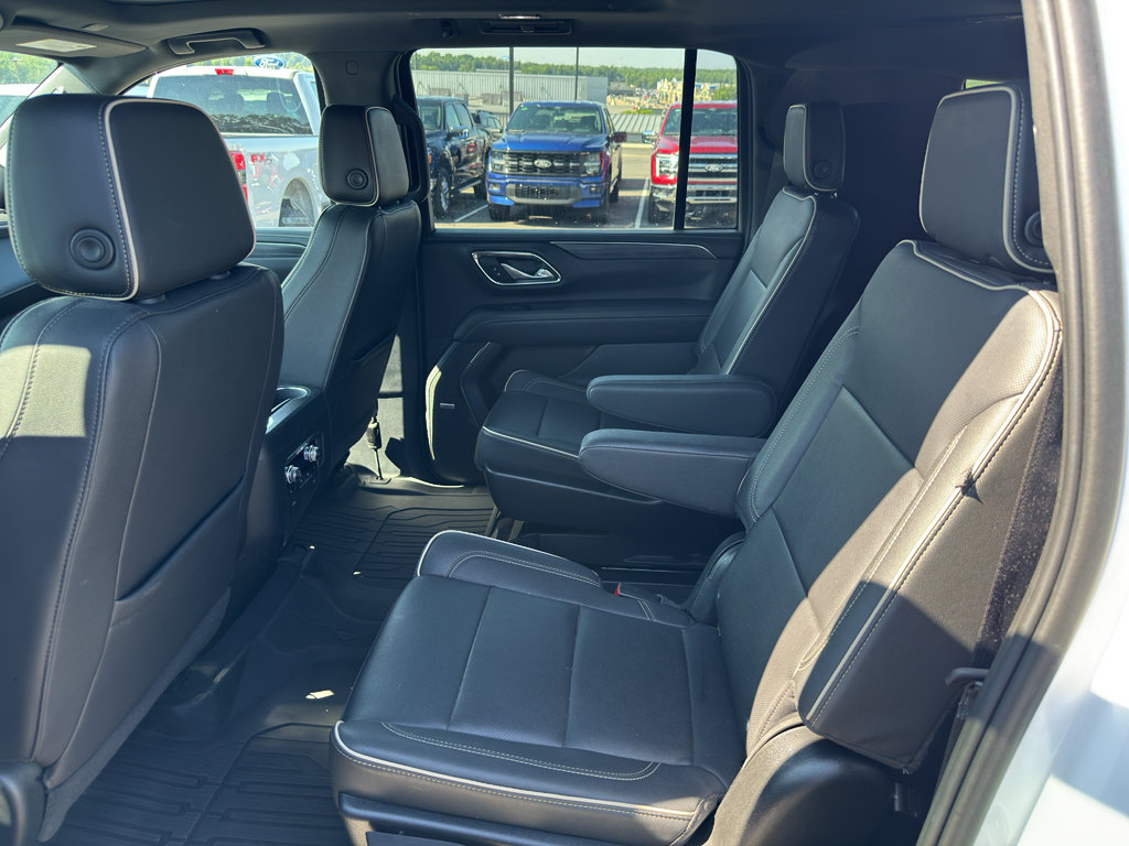 Used 2022 GMC Yukon XL SLT w/ SLT Premium Package AWD/4WD image 9