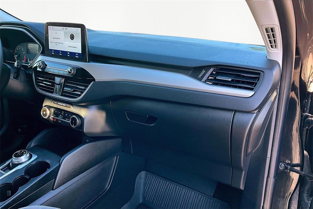 Certified 2022 Ford Escape SE w/ Cold Weather Package image 17