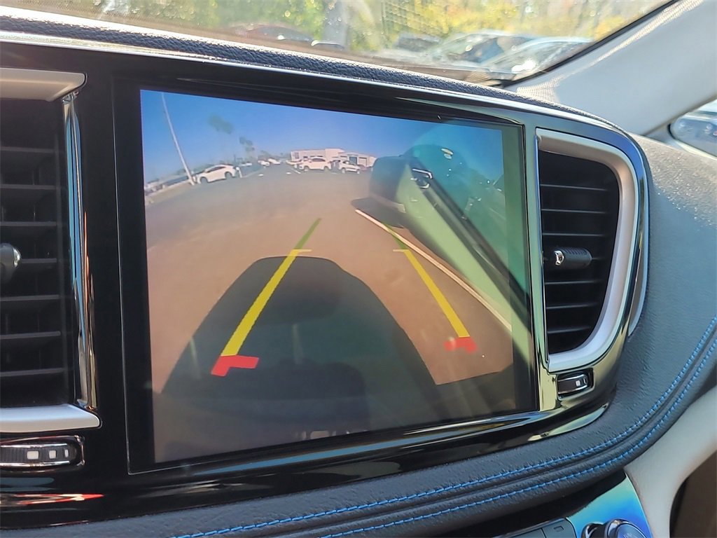 Used 2021 Chrysler Pacifica Touring image 22