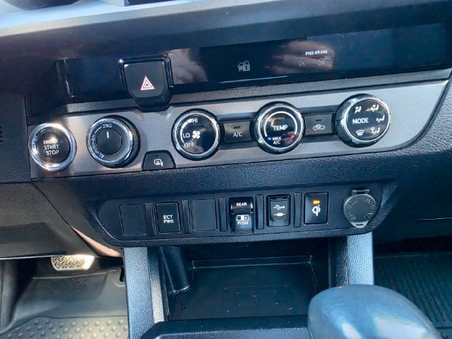 Used 2018 Toyota Tacoma TRD Sport AWD/4WD image 23