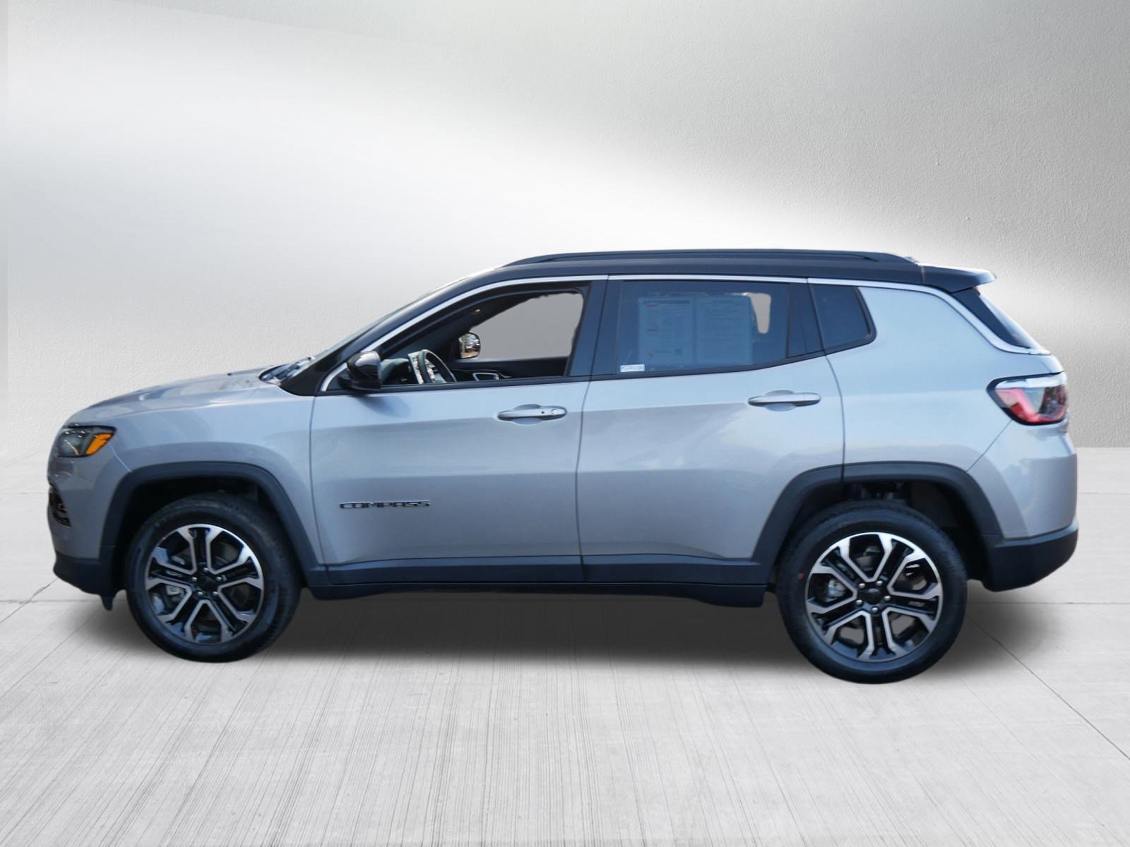 Used 2023 Jeep Compass Limited image 7