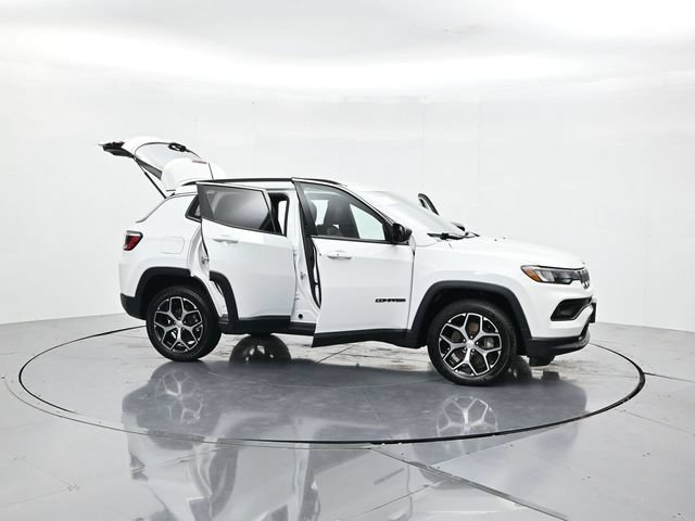 Used 2024 Jeep Compass Latitude AWD/4WD image 52