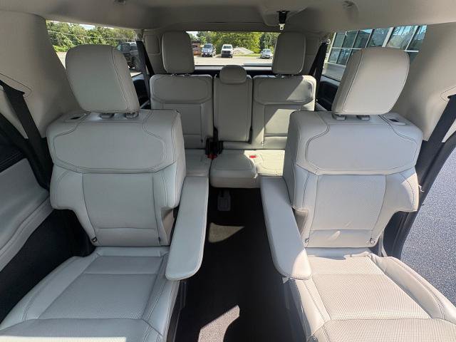 Certified 2025 Ford Expedition Max Platinum w/ Driver's Package AWD/4WD image 35