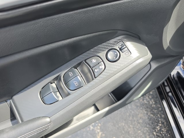 Used 2025 Nissan Altima 2.5 SV FWD image 17