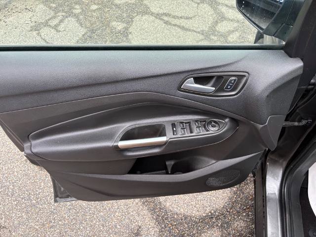 Certified 2017 Ford Escape SE w/ Equipment Group 201A image 9