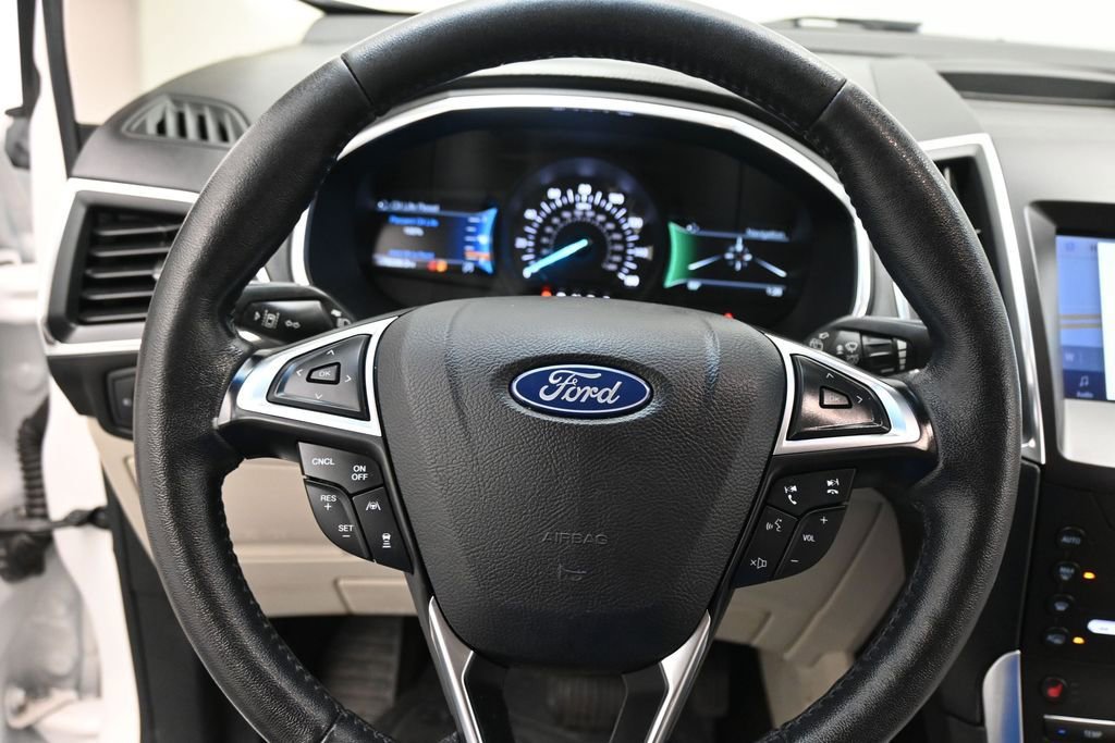 Certified 2020 Ford Edge Titanium FWD image 16
