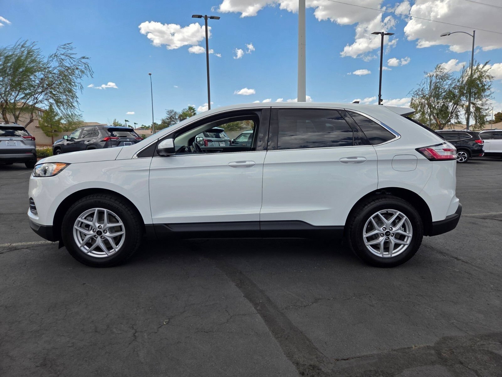 Certified 2023 Ford Edge SEL w/ Convenience Package AWD/4WD image 3