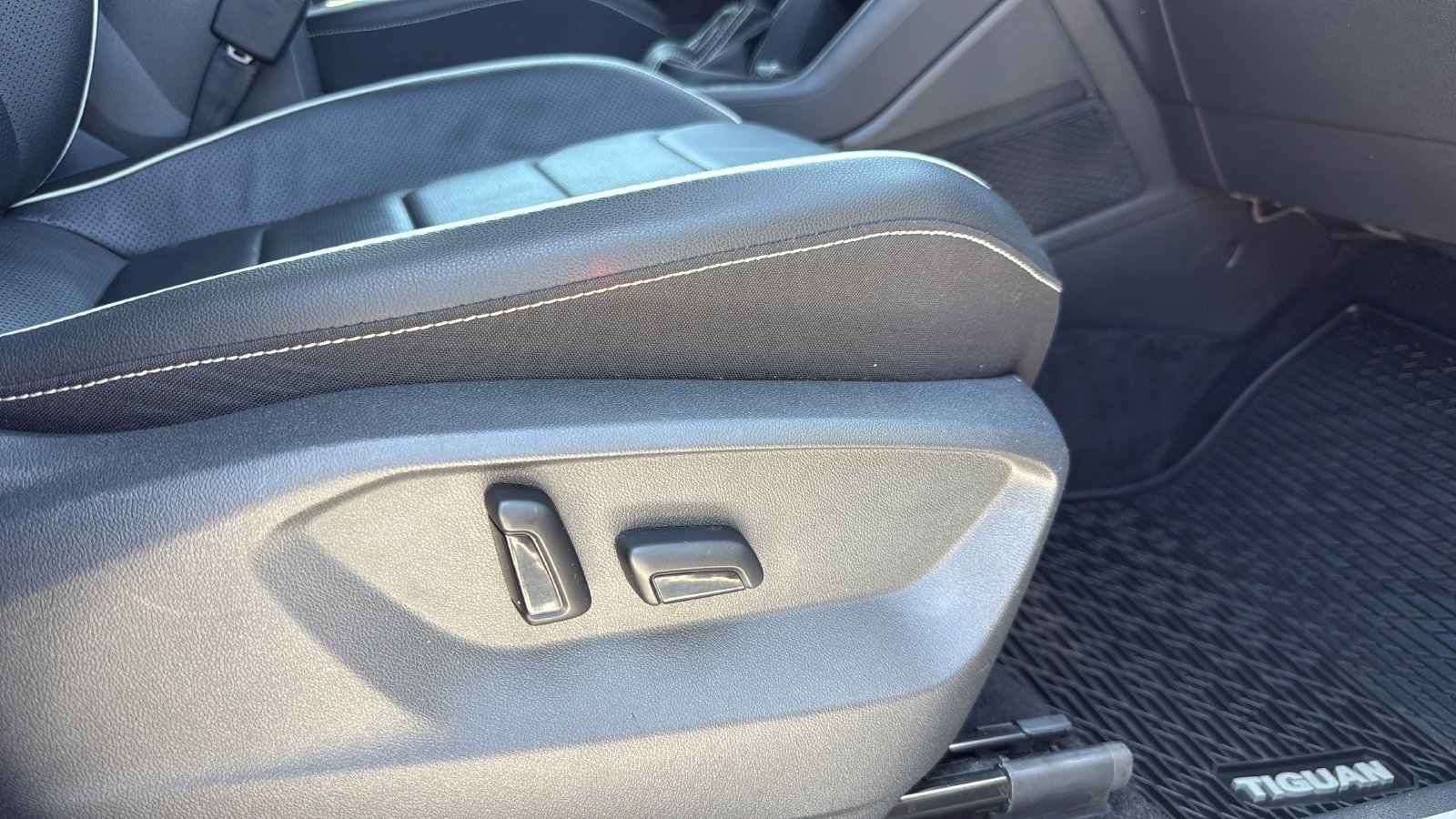 Used 2024 Volkswagen Tiguan SEL R-Line AWD/4WD image 24