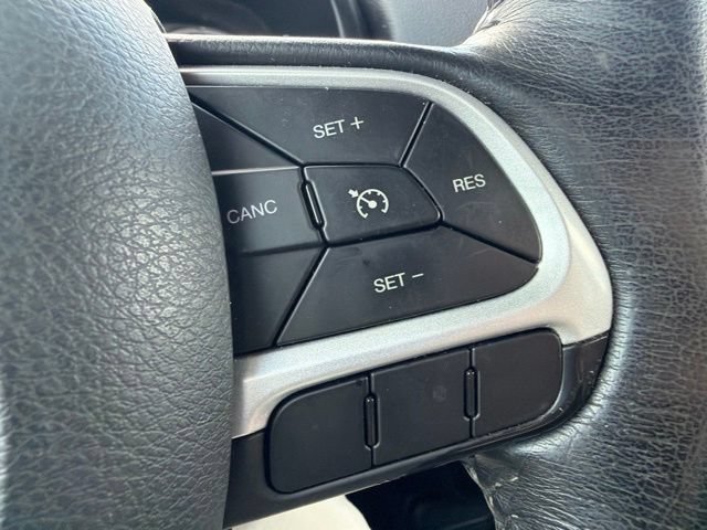 Used 2020 Jeep Renegade Latitude w/ Cold Weather Group AWD/4WD image 39