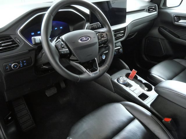 Certified 2025 Ford Escape Platinum AWD/4WD image 2