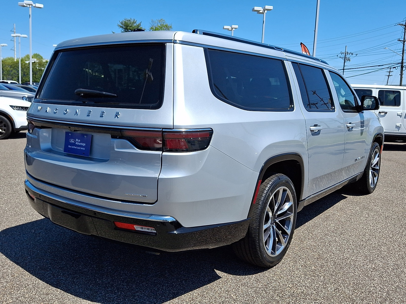 Used 2024 Jeep Wagoneer L Series III w/ Premium Group I AWD/4WD image 10