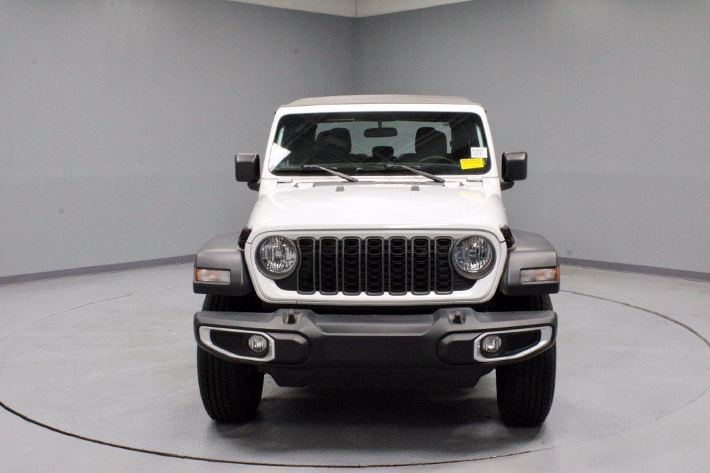 Used 2025 Jeep Gladiator Sport AWD/4WD image 5