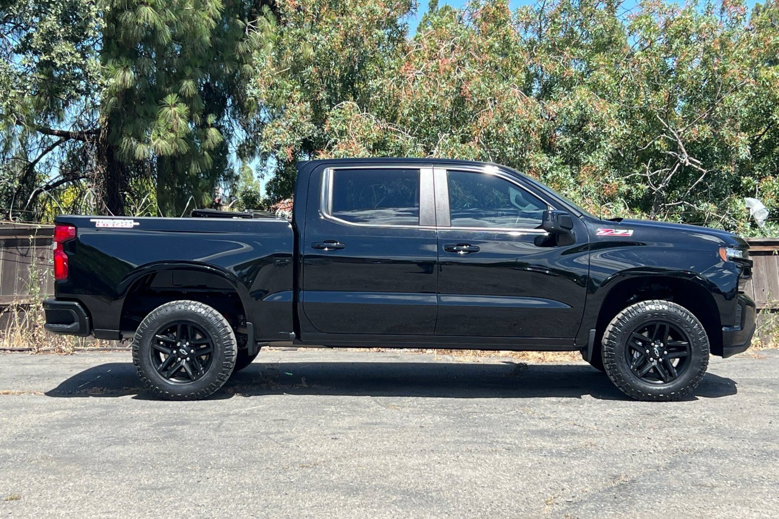 Used 2021 Chevrolet Silverado 1500 LT Trail Boss w/ Convenience Package II AWD/4WD image 3