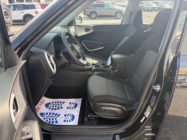 Used 2025 Kia Soul LX image 11
