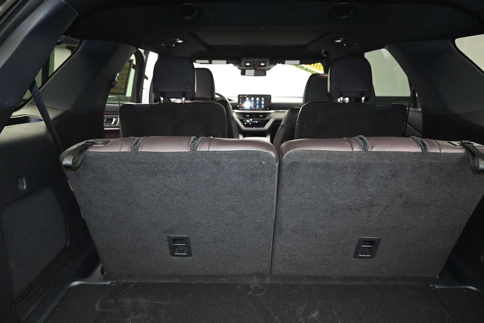 Certified 2025 Ford Explorer Platinum RWD image 21