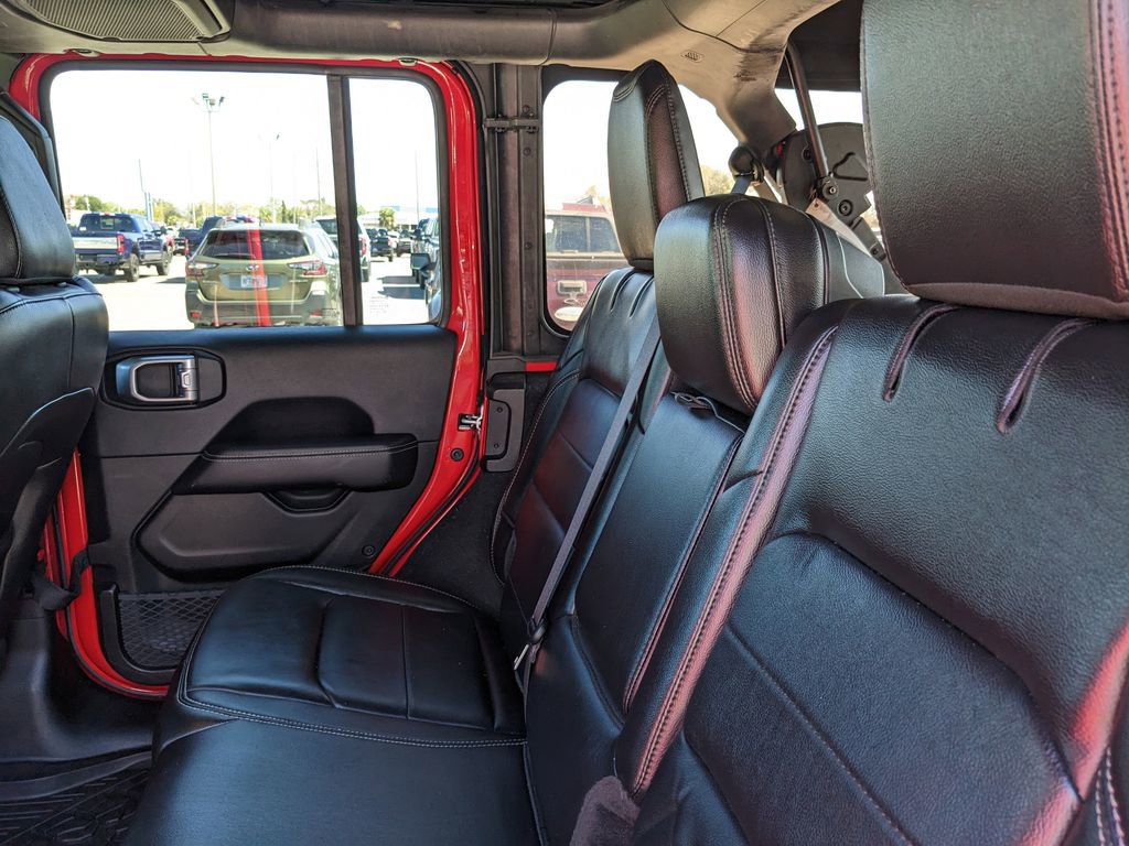 Used 2019 Jeep Wrangler Unlimited Sahara w/ Dual Top Group AWD/4WD image 16