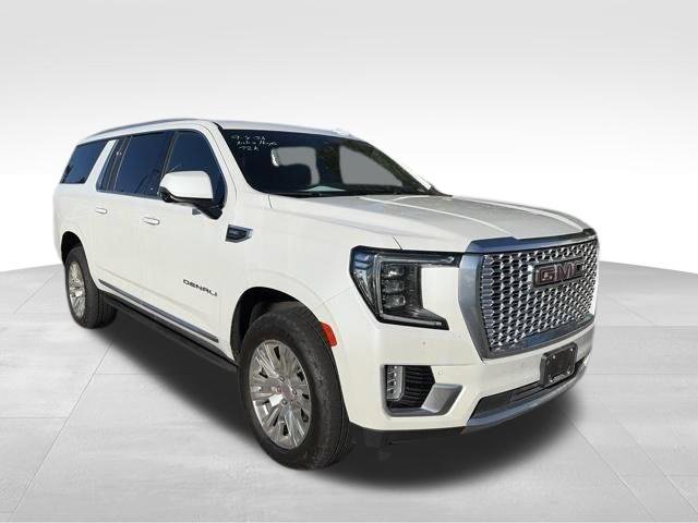 Used 2023 GMC Yukon XL Denali AWD/4WD image 12
