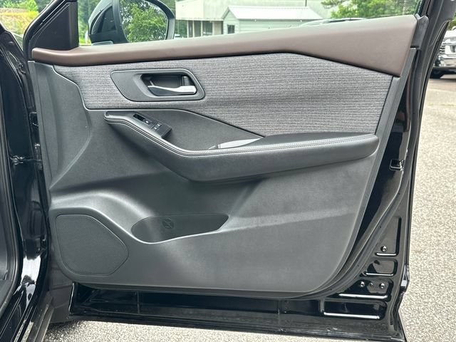 Used 2021 Nissan Rogue SV FWD image 14