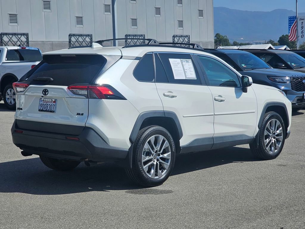 Used 2022 Toyota RAV4 XLE Premium image 4