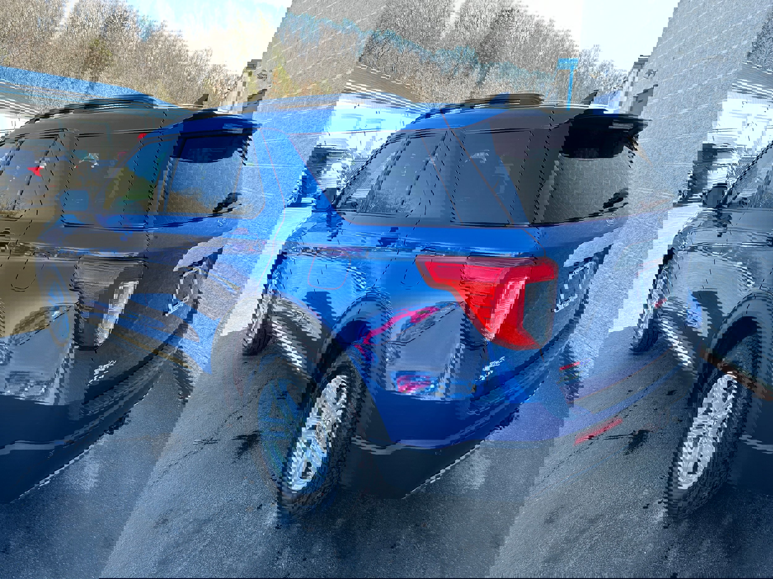 Certified 2021 Ford Explorer XLT w/ Equipment Group 202A image 5