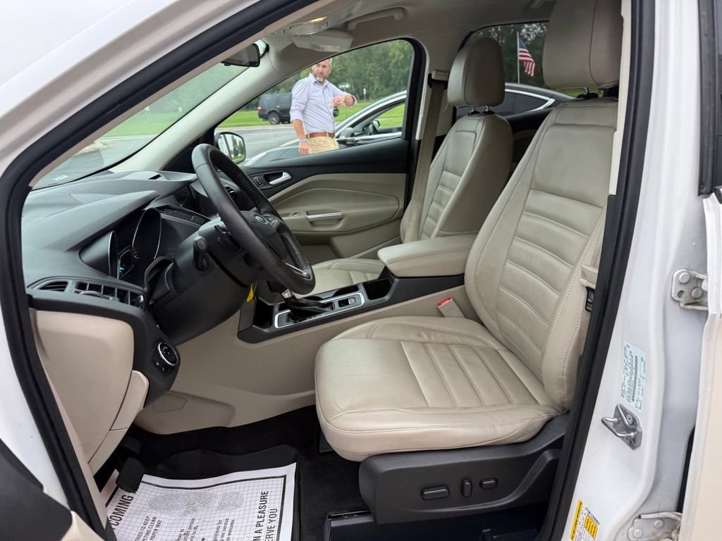 Certified 2017 Ford Escape SE w/ SE Leather Comfort Package AWD/4WD image 19