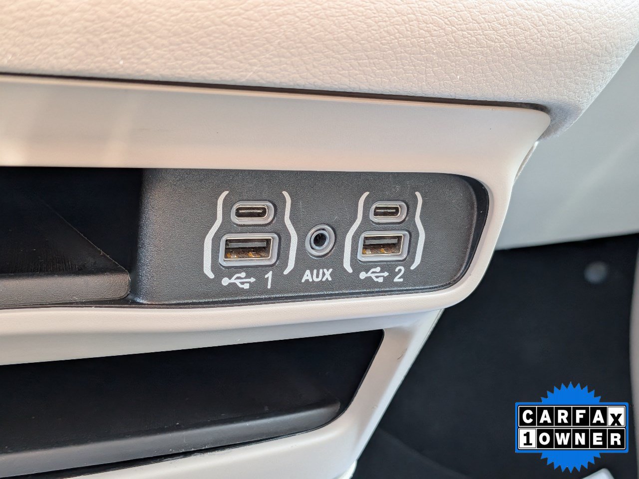 Used 2023 Chrysler Pacifica Touring-L FWD image 25