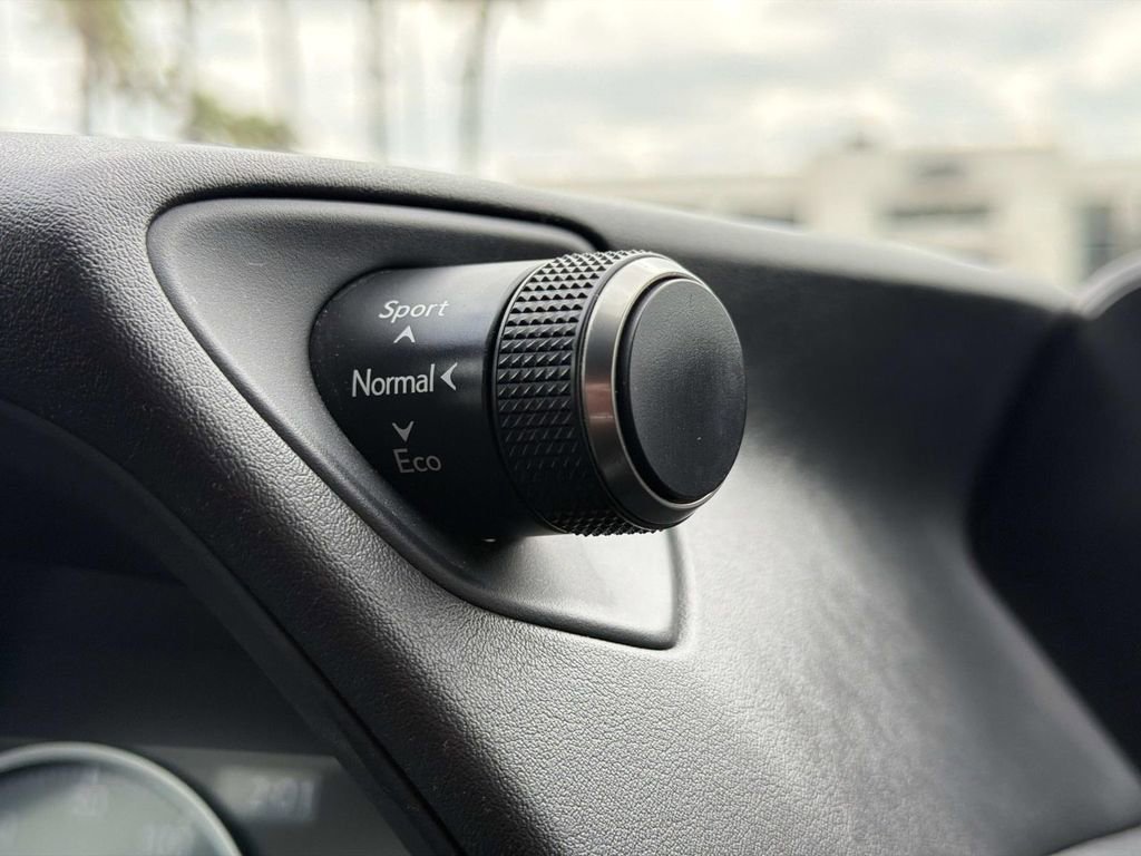 Used 2019 Lexus UX 200 w/ Premium Package FWD image 26