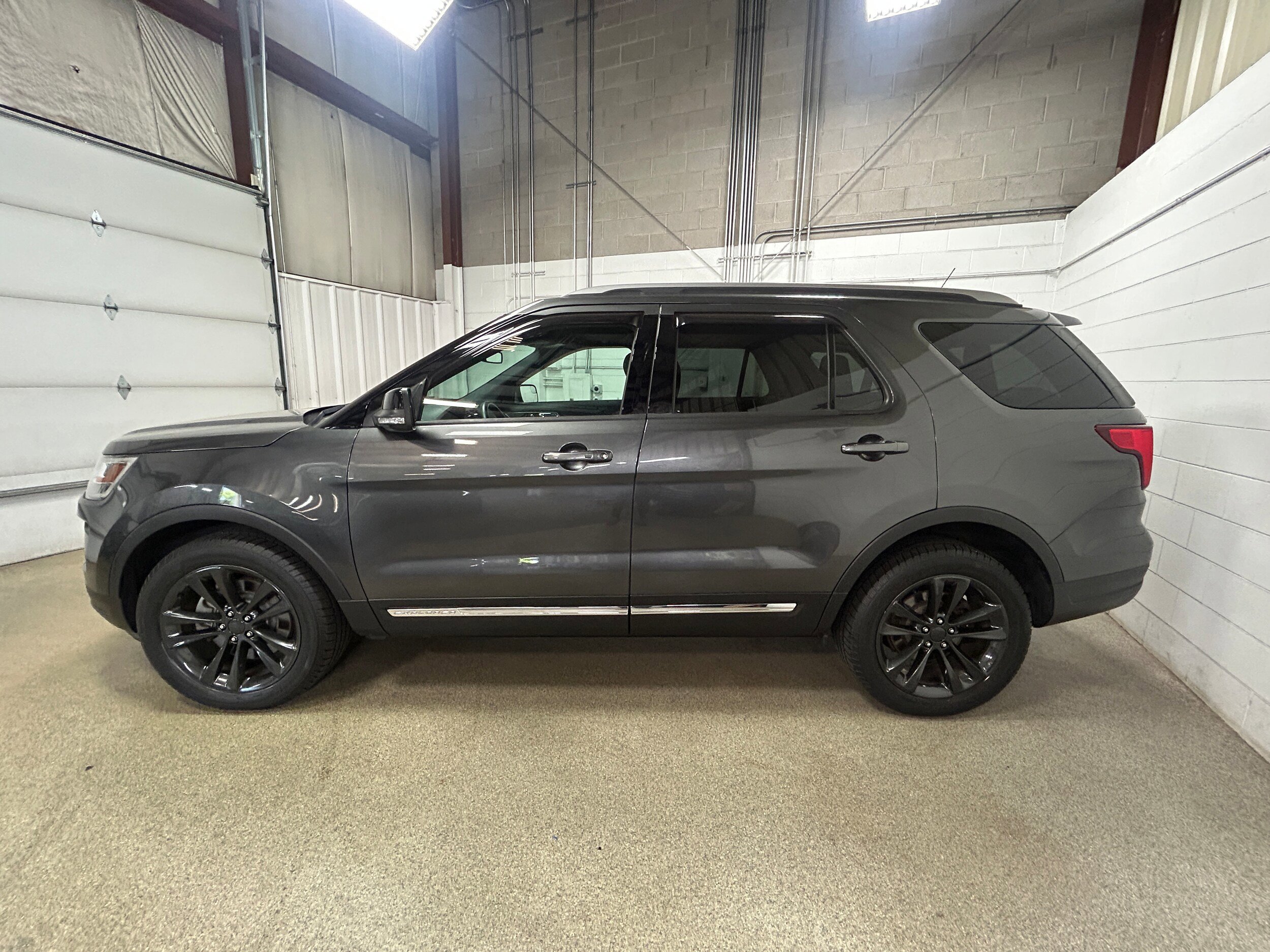 Certified 2018 Ford Explorer XLT w/ Equipment Group 202A AWD/4WD image 5