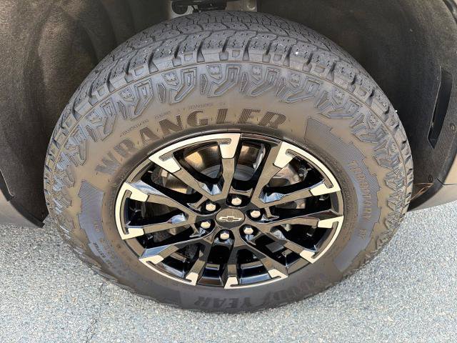 Used 2025 Chevrolet Traverse Z71 w/ Enhanced Driving Package AWD/4WD image 24
