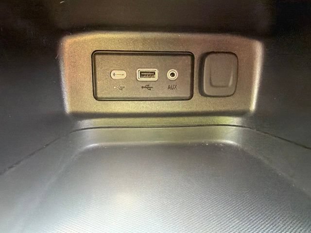Used 2024 Chevrolet Equinox LT FWD image 21