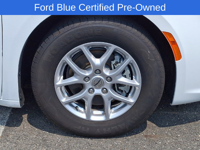 Used 2023 Chrysler Pacifica Touring-L FWD image 9