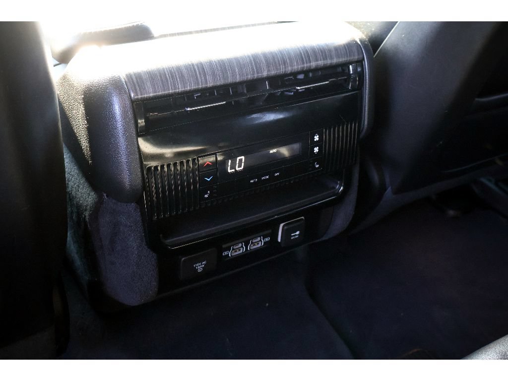 Used 2023 Jeep Wagoneer Series III w/ Preferred Equipment Group AWD/4WD image 25