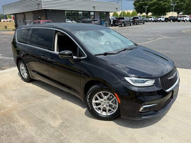 Used 2024 Chrysler Pacifica Touring-L FWD image 40