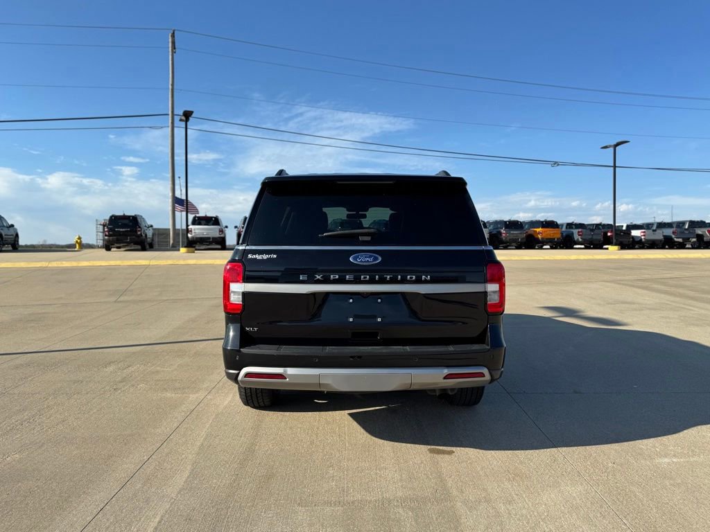 Certified 2024 Ford Expedition XLT image 4
